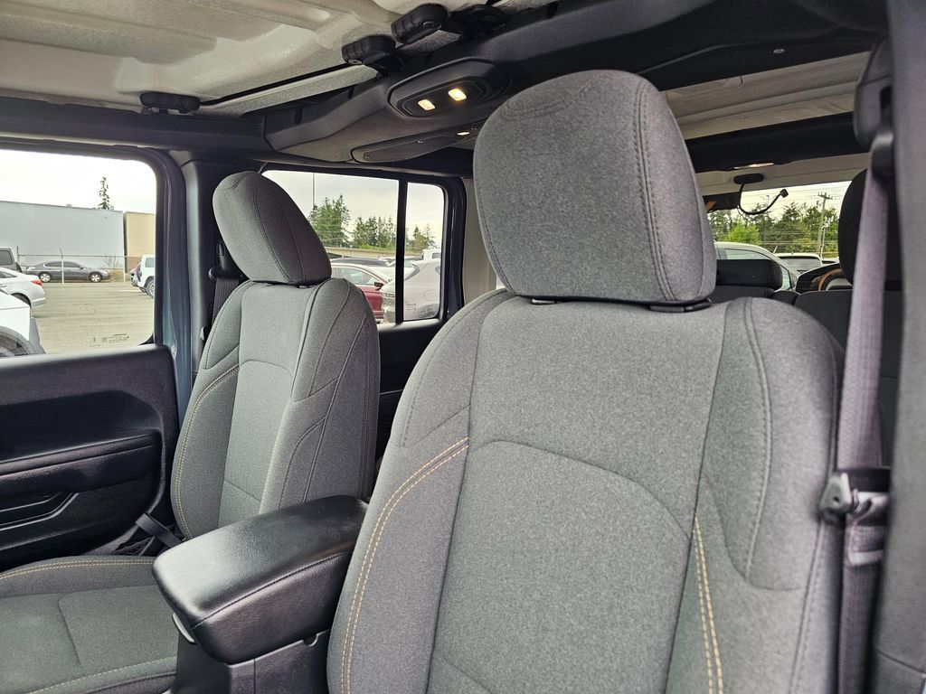 Used 2024 Jeep Wrangler Unlimited AWD/4WD image 20