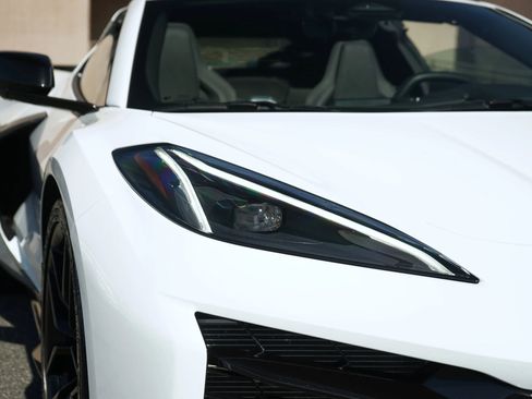 Used 2025 Chevrolet Corvette Z06 image 11