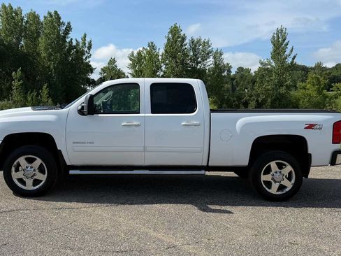 Used 2011 Chevrolet Silverado 2500 LTZ w/ Snow Plow Prep Package AWD/4WD image 6