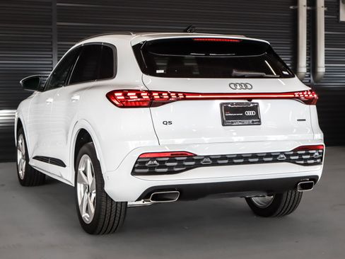 Certified 2025 Audi Q5 Premium Plus w/ Premium Plus image 2