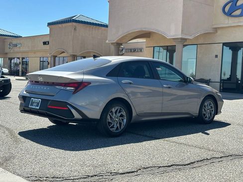Used 2024 Hyundai Elantra SEL FWD image 7