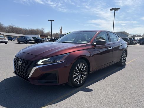 Used 2025 Nissan Altima 2.5 SV image 8