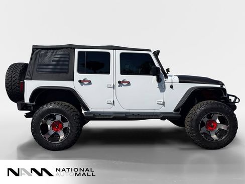 Used 2016 Jeep Wrangler Unlimited Rubicon w/ Connectivity Group AWD/4WD image 6