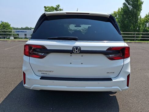 Used 2025 Honda Odyssey Elite image 5
