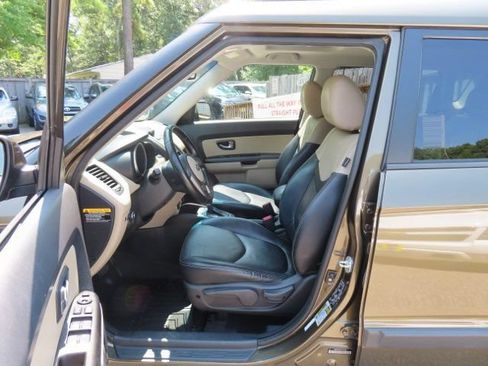 Used 2013 Kia Soul ! w/ Premium Pkg FWD image 17