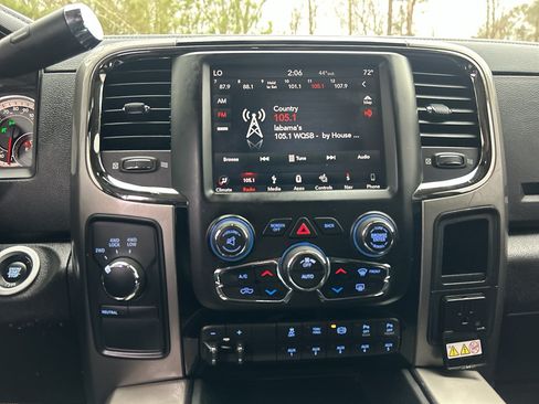 Used 2018 RAM 2500 Laramie w/ Sport Appearance Group AWD/4WD image 12