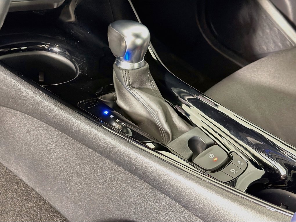 Used 2022 Toyota C-HR XLE FWD image 39
