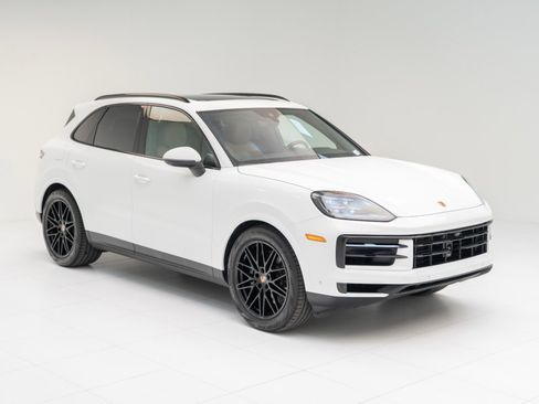 Certified 2026 Porsche Cayenne AWD/4WD image 7