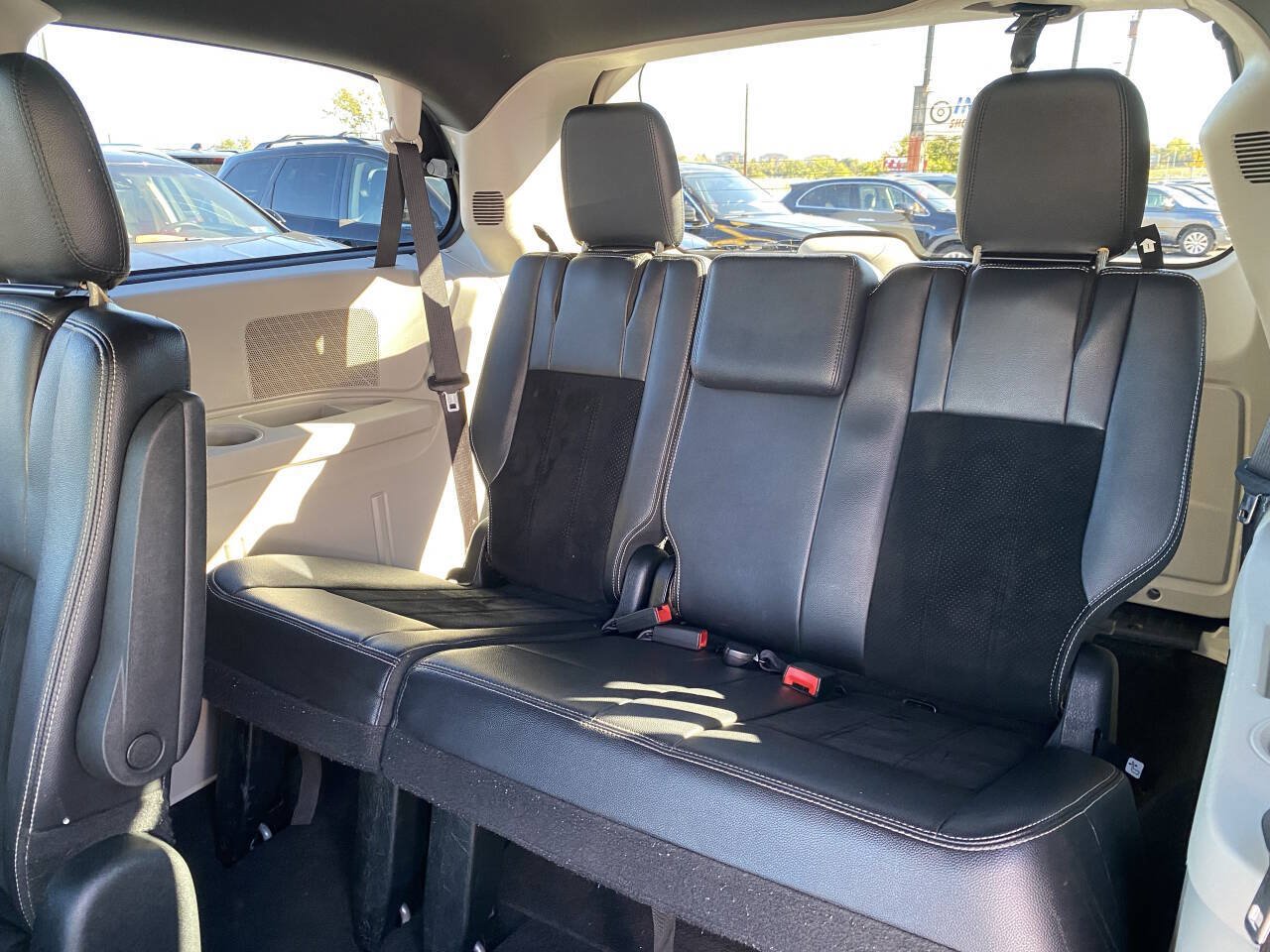 Used 2018 Dodge Grand Caravan SXT FWD image 19
