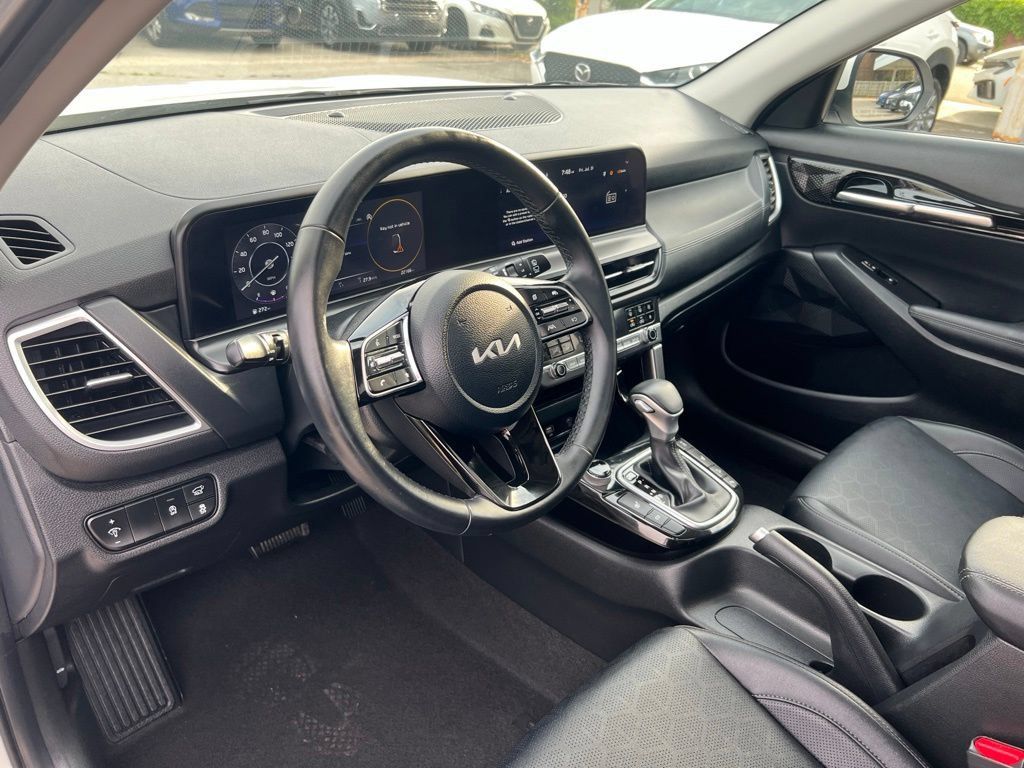 Certified 2025 Kia Seltos EX w/ EX Sunroof Package AWD/4WD image 6