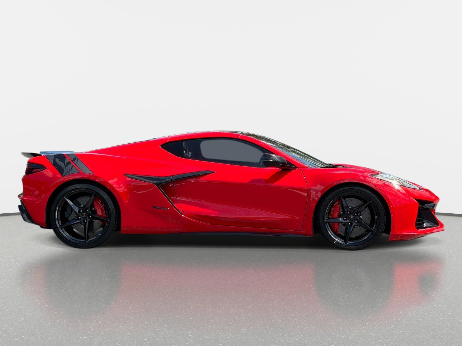 Used 2025 Chevrolet Corvette E-Ray w/ Stealth Interior Trim Package AWD/4WD image 2