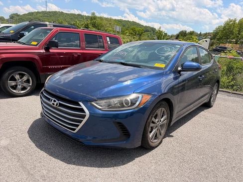 Used 2017 Hyundai Elantra SE FWD image 2