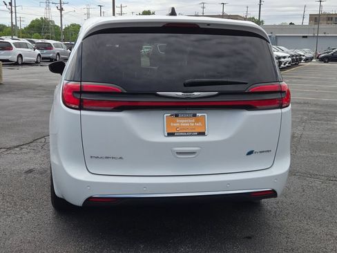 Used 2024 Chrysler Pacifica Limited FWD image 16