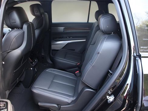 New 2026 Cadillac Vistiq Luxury image 13