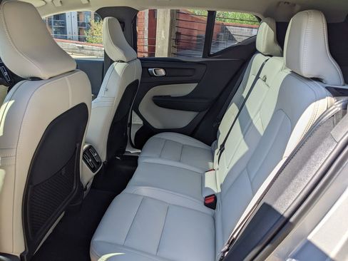 Certified 2024 Volvo XC40 B5 Ultimate w/ Climate Package AWD/4WD image 23