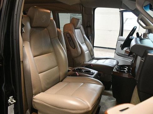 Used 2018 GMC Savana 2500 Extended w/ Enhanced Convenience Package RWD image 40