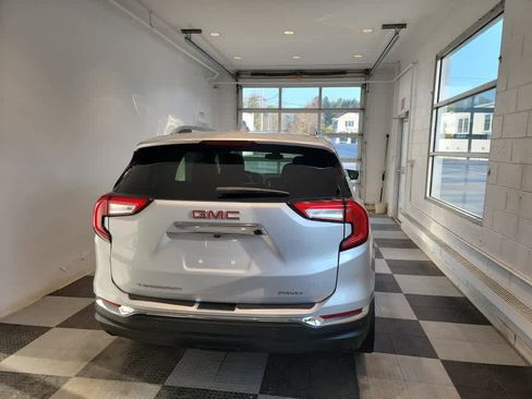 Used 2022 GMC Terrain SLT w/ Tech Package AWD/4WD image 4
