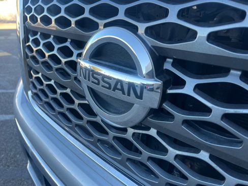 Used 2017 Nissan Titan SV image 23