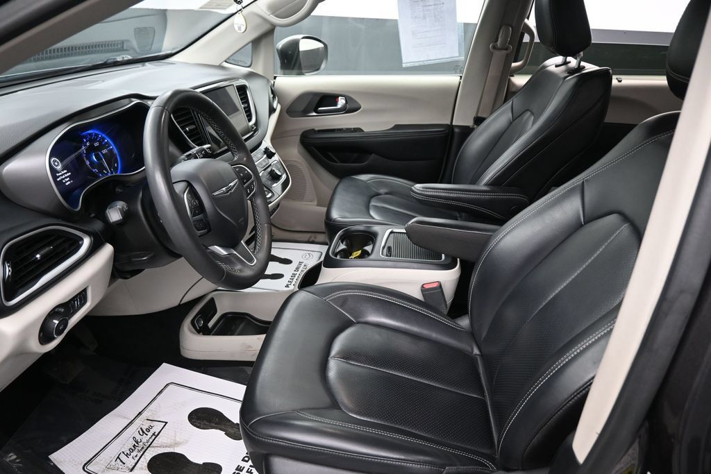 Used 2023 Chrysler Pacifica Touring-L FWD image 22