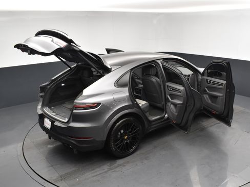 Used 2021 Porsche Cayenne S w/ Premium Package Plus AWD/4WD image 25