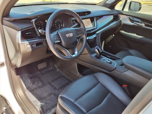Certified 2024 Cadillac XT6 Premium Luxury FWD image 18