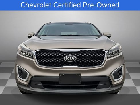 Used 2017 Kia Sorento FWD w/ LX Convenience Package image 2