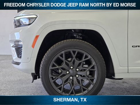New 2025 Jeep Grand Cherokee Summit w/ Obsidian Package image 6
