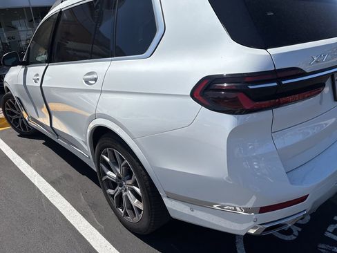 Used 2024 BMW X7 xDrive40i AWD/4WD image 3