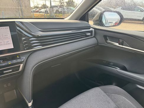 Used 2025 Toyota Camry LE image 31