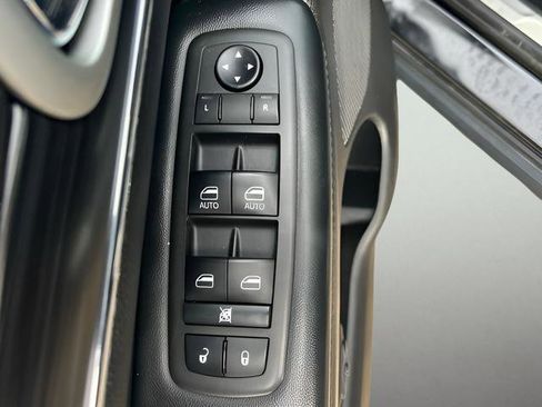 Used 2021 Jeep Grand Cherokee Limited w/ Luxury Group II image 16