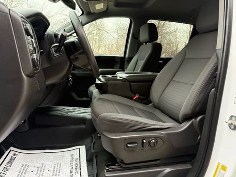 Used 2022 Chevrolet Silverado 2500 Custom w/ Custom Value Package image 17