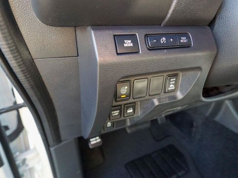 Used 2023 Nissan Frontier SV w/ SV Convenience Package AWD/4WD image 18
