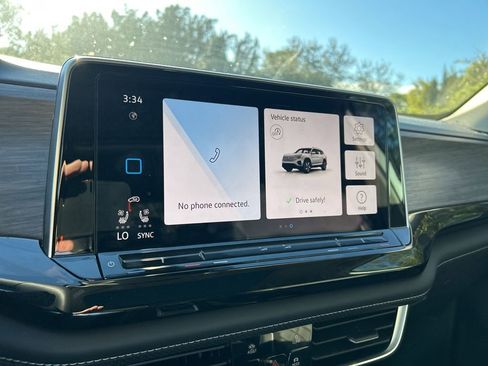 Certified 2025 Volkswagen Atlas SEL Premium R-Line image 36