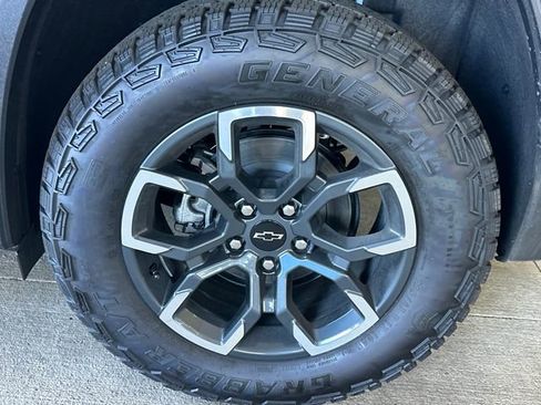 New 2026 Chevrolet Equinox ACTIV w/ Convenience Package III image 23