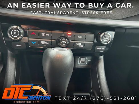 Used 2024 Jeep Compass Latitude AWD/4WD image 23