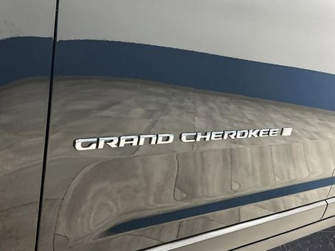 Used 2022 Jeep Grand Cherokee L Limited image 38