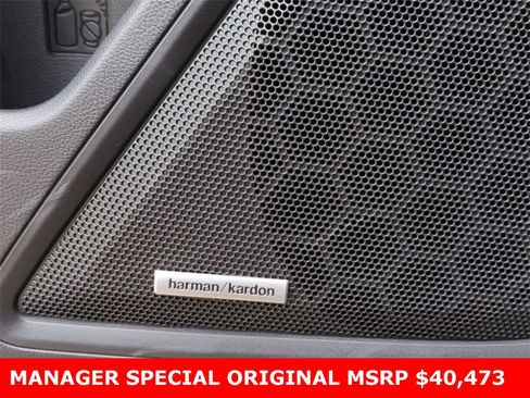 Certified 2025 Subaru Outback Limited image 31