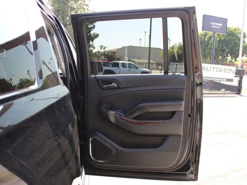 Used 2019 Chevrolet Suburban LT image 17