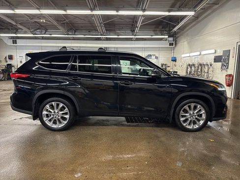 Used 2021 Toyota Highlander Limited image 7