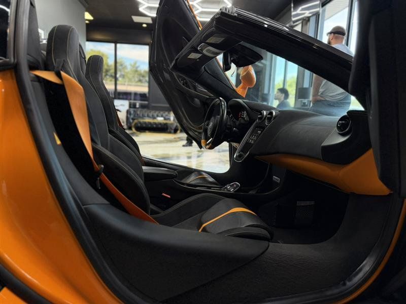 Used 2018 McLaren 570S Spider RWD image 17