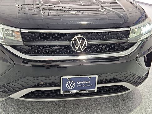 Certified 2023 Volkswagen Taos SE w/ Panoramic Sunroof Package AWD/4WD image 10