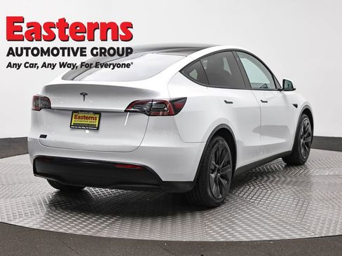 Used 2022 Tesla Model Y Long Range image 5