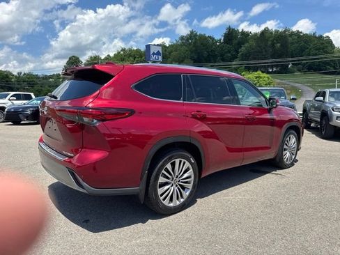 Used 2023 Toyota Highlander Platinum FWD image 22