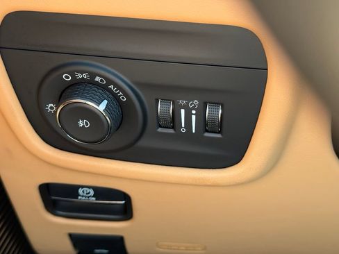 Used 2023 Jeep Grand Cherokee Summit AWD/4WD image 18