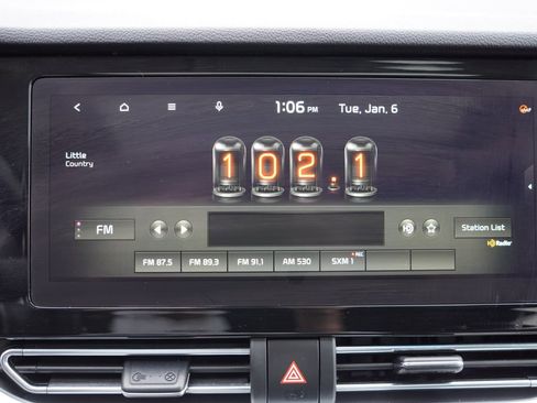 Used 2022 Kia Niro EX Premium w/ Cold Weather Package image 26