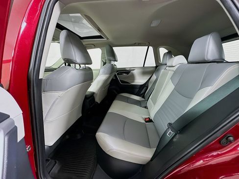 Used 2022 Toyota RAV4 XLE Premium AWD/4WD image 17