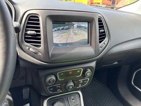 Used 2019 Jeep Compass Latitude w/ Cold Weather Group AWD/4WD image 28