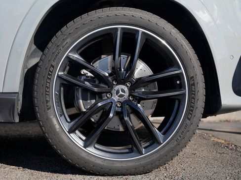 Used 2024 Mercedes-Benz GLS 580 4MATIC image 10