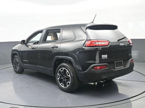 Used 2016 Jeep Cherokee Sport AWD/4WD image 4
