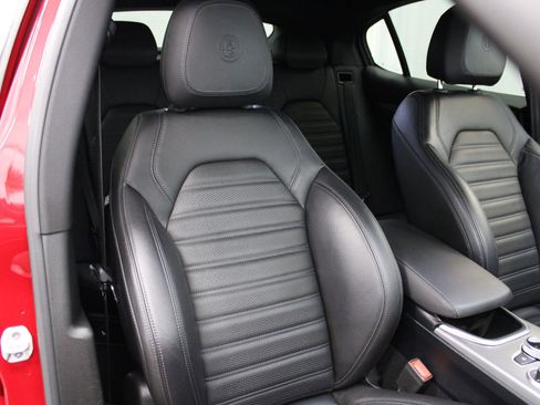 Used 2022 Alfa Romeo Stelvio Veloce AWD/4WD image 34